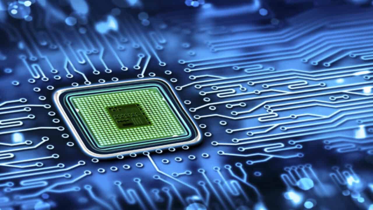 Il CEO di INTEL prevede che la crisi di semiconduttori durerà fino al 2024